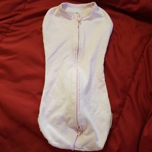 Zipper swaddle